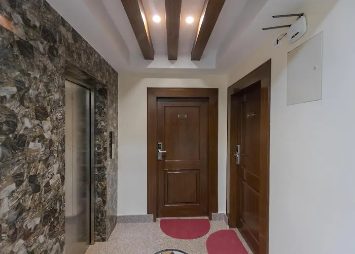 Oyo 670 Bagdurbar Hotel 3*